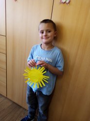 SLUNÍČKA - VYRÁBÍME SLUNÍČKO Z BAREVNÉHO PAPÍRU - ZÁŘÍ 25-26