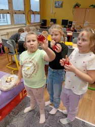 SLUNÍČKA - ZDOBÍME VÁNOČNÍ STROM - PROSINEC 25-26