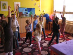 SLUNÍČKA - DĚTSKÁ JÓGA S ARTÁNKEM - POHYBY ZVÍŘAT - KVĚTEN 22-23